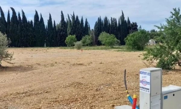 Terrain 584 m²