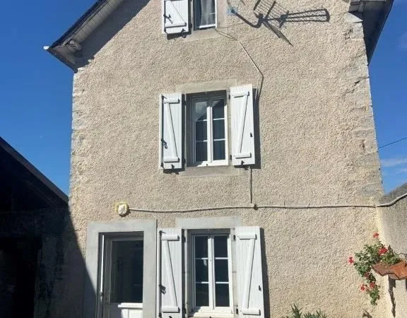 Vends BEARNAISE avec 2 granges sur 4880 m²