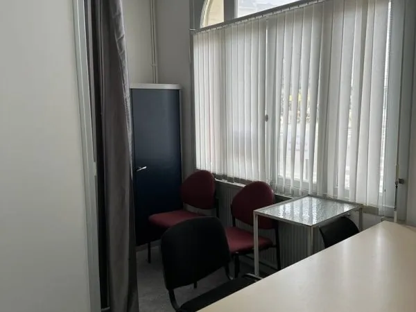 Local professionnel 72,76 m2 Place de Montreuil