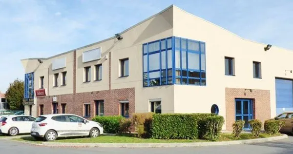 Local d'activité 2002 m²