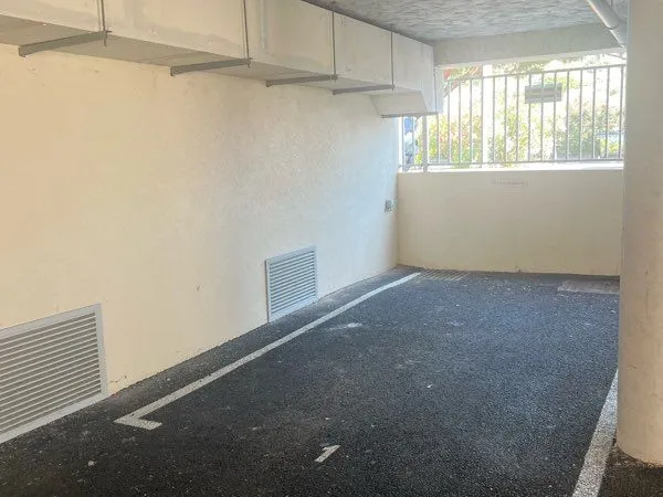 Parking abrité sécurisé