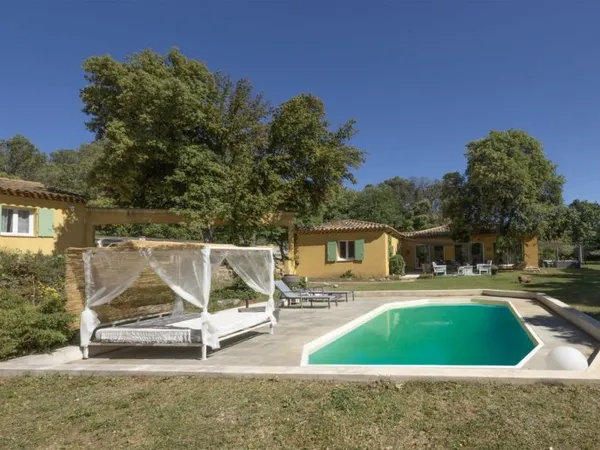 Villa 8 pièces 232 m²