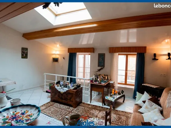 Maison de bourg avec petit garage centre ville