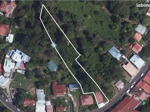 À vendre : Parcelle de 2 070 m² avec fort potentiel