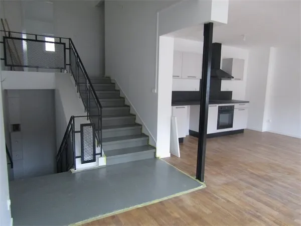 F3 en triplex CONTEMPORAIN AVEC CUISINE EQUIPEE