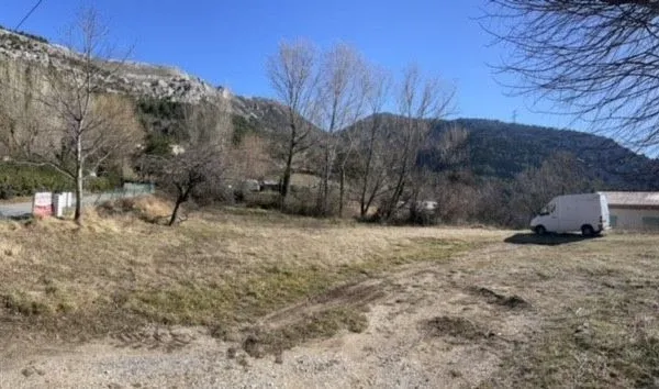 Terrain 1332 m²
