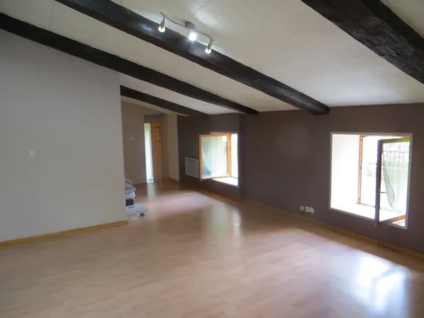APPARTEMENT LUMINEUX À BAGNOLS-SUR-CÈZE