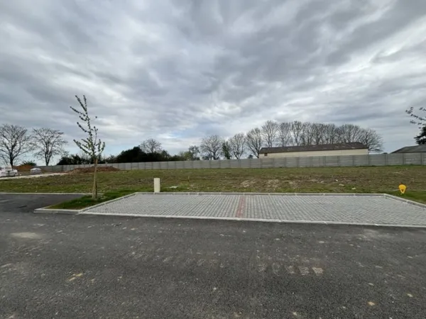 Terrain 300 m²