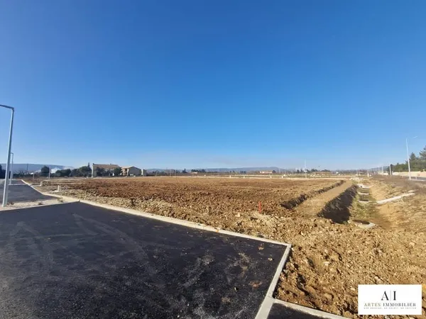 PARCELLE A BATIR DE 582 m²