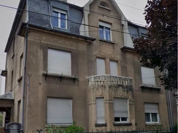 Appartement 110 m² RDC surélevé avec garage, cave, balcon, cour privative et jardinet - Thionville R
