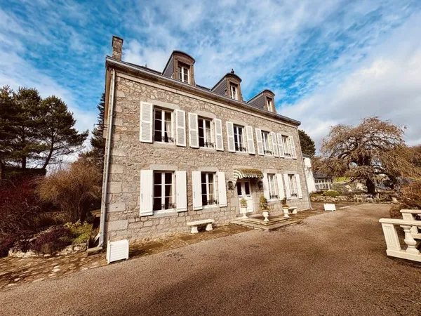 Bien d’exception Vente Ussel 15p 677m² 820000€