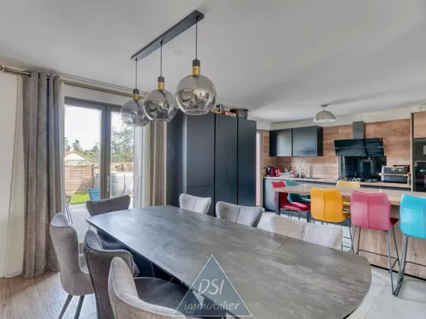 Meyzieu - Maison familiale T5 de 108 m² avec garage et jardin
