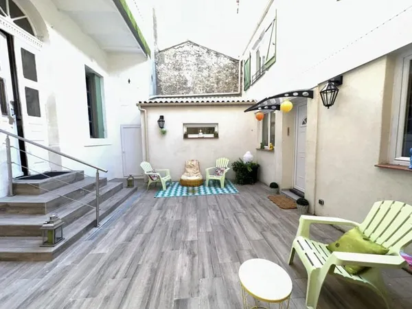 A LOUER MAISON T3 MEUBLEE DE VILLE AVEC TERRASSE ET GARAGE