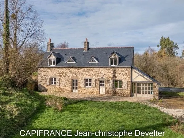 Maison à vendre proche de GORRON (53)maison en pierre 4 chambres sur terrain 1,37 hectare avec garag