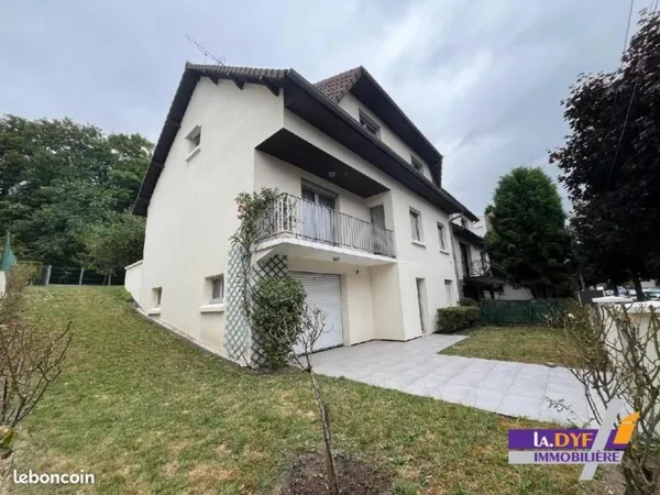 Pavillon 7 pièces 220 m²