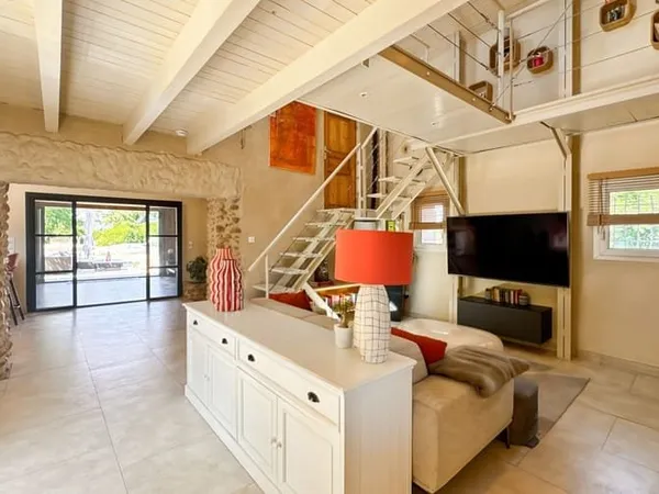 Maison 4 pièces 195 m²