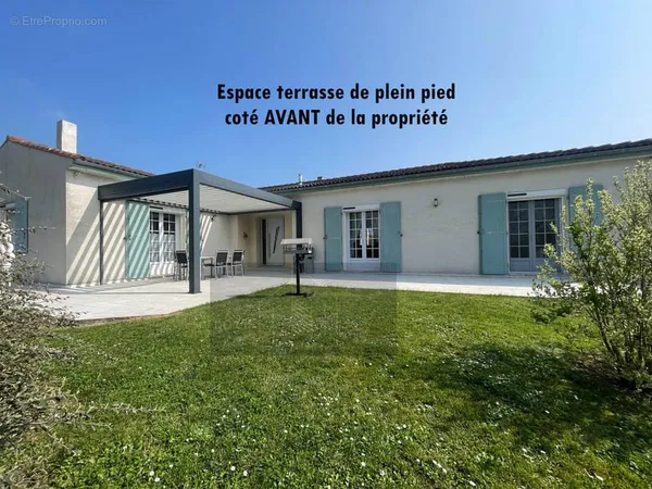SPECIAL INVESTISSEUR Rentabilité de 36 000€/an à 46 300€/an Cette propriété offre 1 ensemble immobil