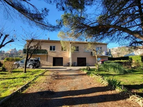 Immeuble 275 m²