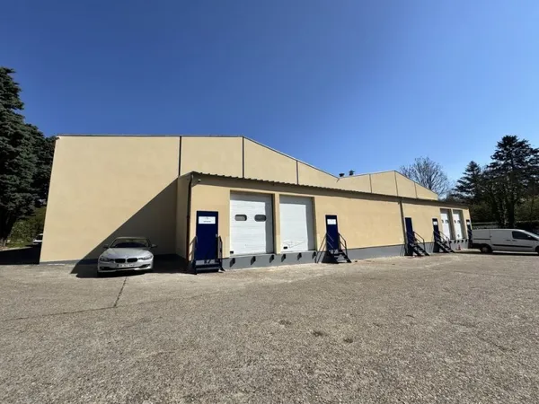 Locaux d'activité - A LOUER - 209 m² non divisibles