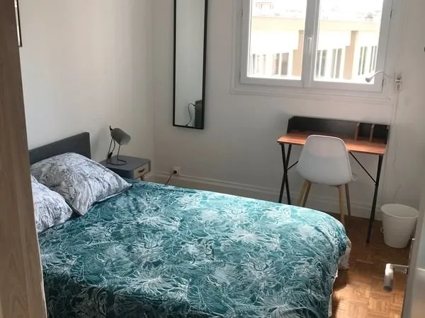 Chambre en colocation - Centre Gare Orléans - Colocation féminine - Disponible début Avril