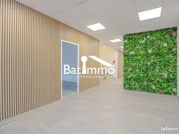Local 680 m² Marly