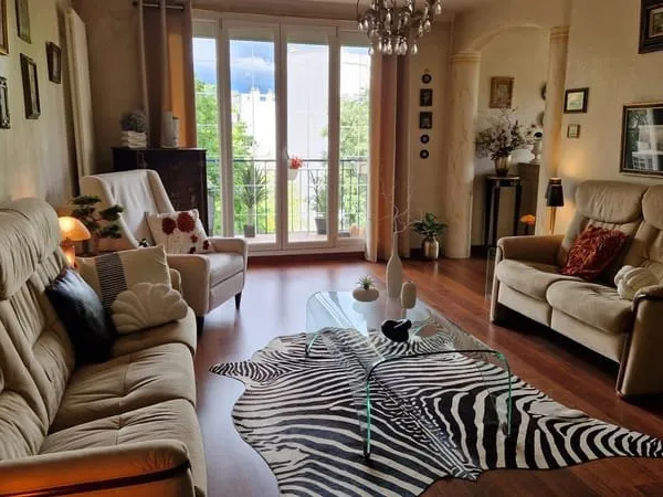 Nîmes Gard - Tres Bel Appartement Vendu En Viager Occupe