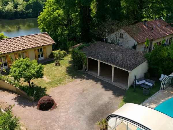 A vendre - Maison coup de coeur avec vue Dordogne ? 3 chambres ? Piscine à l'Est de Bergerac !
