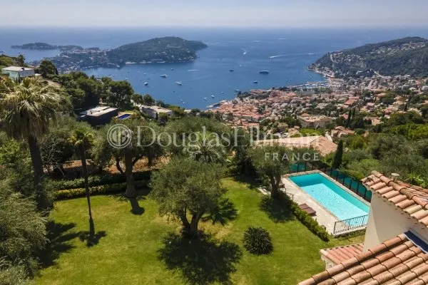Villefranche-sur-Mer - Villa aux influences hispaniques avec vue mer