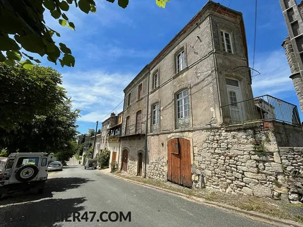 MAISON DE VILLAGE AVEC JARDIN INDEPENDANT