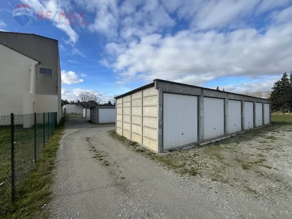 Garage 1357 m²