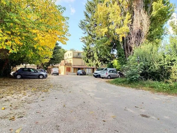 Immeuble 40 pièces 906 m²