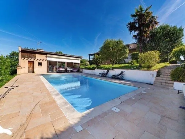 Maison 10 pièces 290 m²