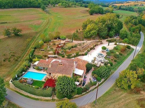 Maison 12 pièces 330 m²