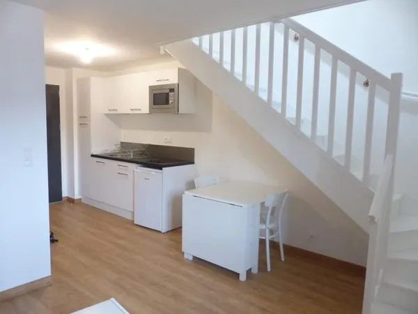 A LOUER - AGENCE GIBOIRE - APPARTEMENT T2 DUPLEX MEUBLE - RENNES CENTRE VILLE