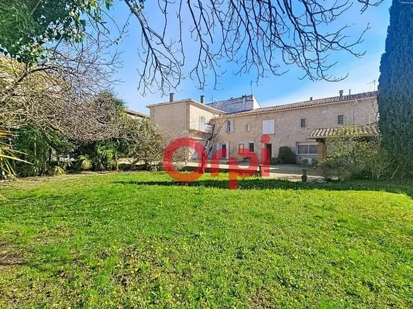 Maison 6 pièces 221 m²