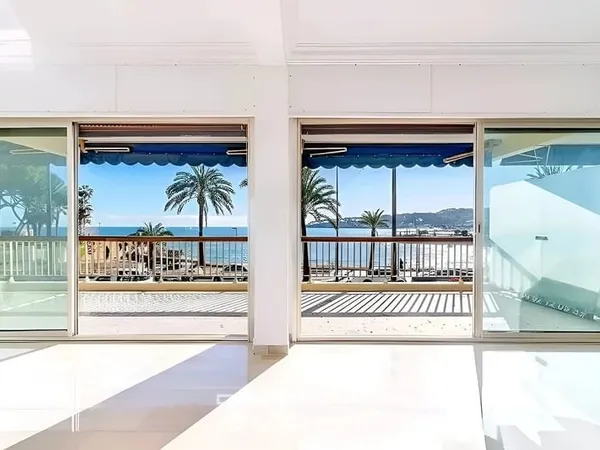Grand T3 de 94,60m² face mer en étage avec terrasses et box