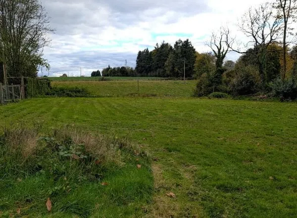 Terrain située dans la campagne de LA FRENAYE