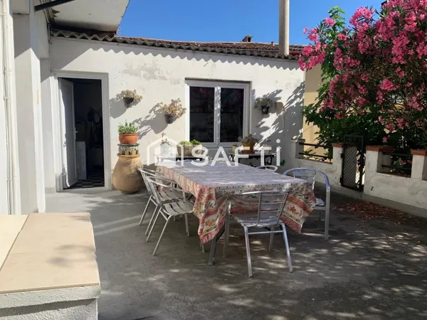 MAISON DE 280m2 avec garage de 115m2, jardin, terrasse , véranda