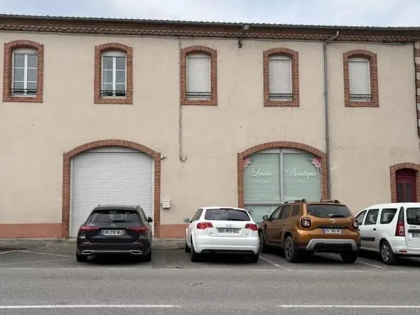 Local commercial 1 pièce 113 m²