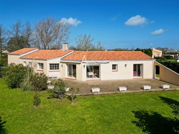 Maison de bonne construction - proche bourg