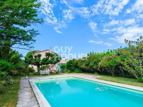 Propriété d'Exception à Aubignan : 220 m² avec Vue Mont Ventoux