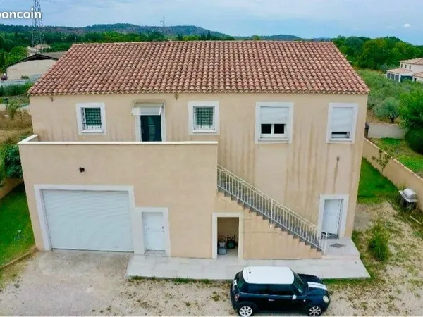 Superbe Maison avec Atelier et Garage - 360 m² en Zone Artisanale