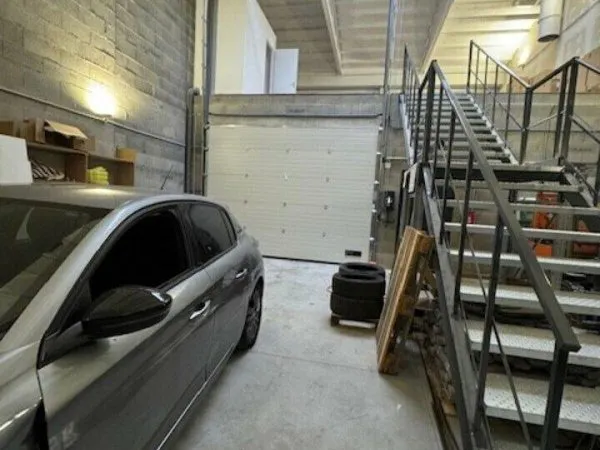 Entrepôt 225 m²