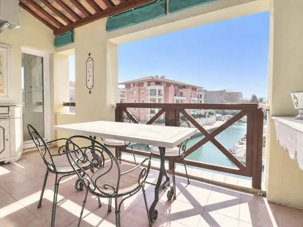 EXCLUSIVITE Appartement 3 pièces en dernier étage belle vue marina - garage