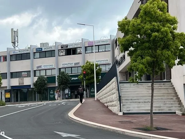 Antibes carrefour local comme