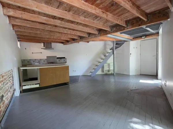 RARE - MAISON DE VILLE EN DUPLEX - INVESTISSEMENT RENTABLE OU VIE URBAINE TOUT À PIED