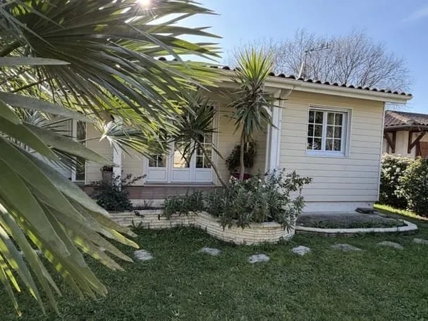 Maison Beautiran proche Bordeaux, 137 m², 7 pièces 4 chambres, de plain pied sur jardin, grand garag