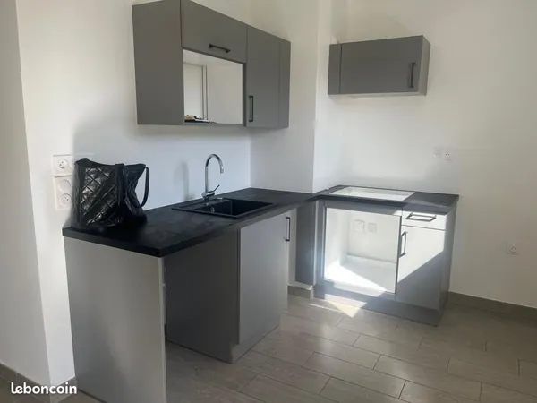 Studio 1 pièce 28 m²