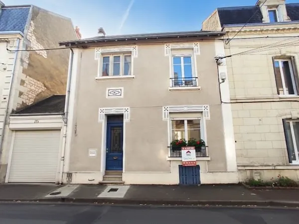 MAISON CENTRE VILLE AVEC JARDIN ET GARAGE