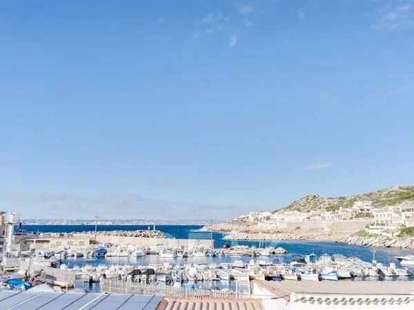 Maison de pêcheur historique avec terrasse et vue mer